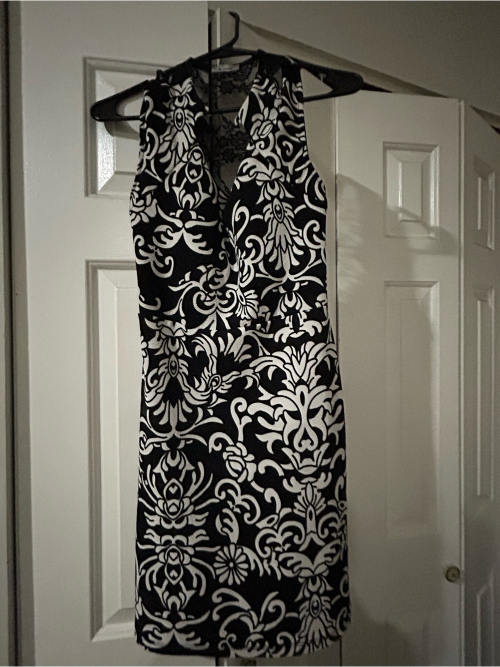 Black & White Floral Print Sleeveless Dress